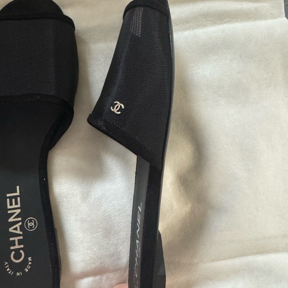 CHANEL Black Flats Minimalist Design